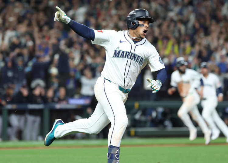 After 15 scintillating innings, Seattle Mariners reach first ALCS since 2001