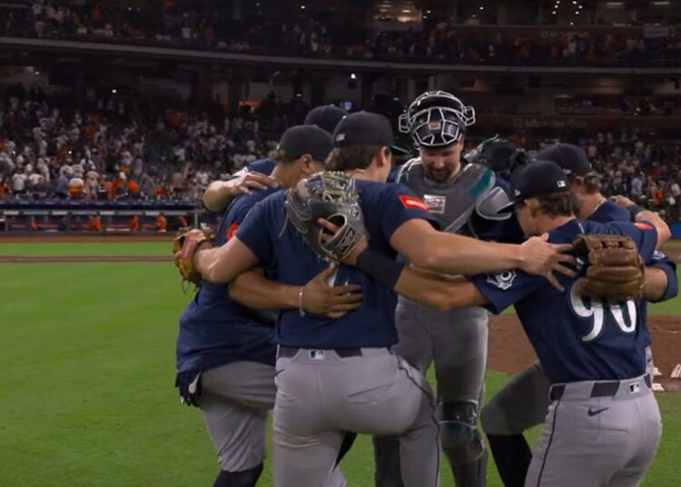 Andrés Muñoz strikes out Trammell for 100th save (MLB.com)