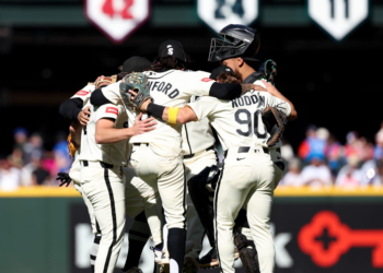Andrés Muñoz earns the save (Foto: MLB.com)